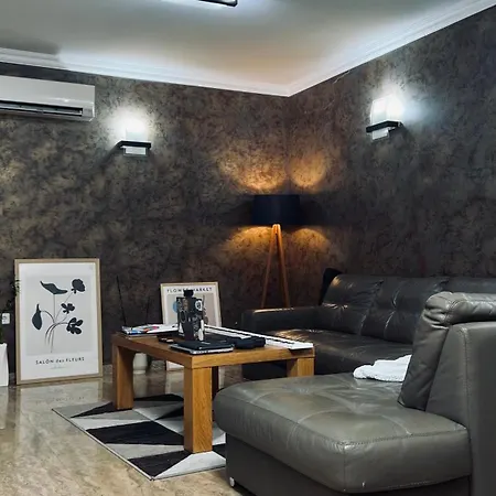 Chic Luxury Escape Close To Kapana Area 公寓 *